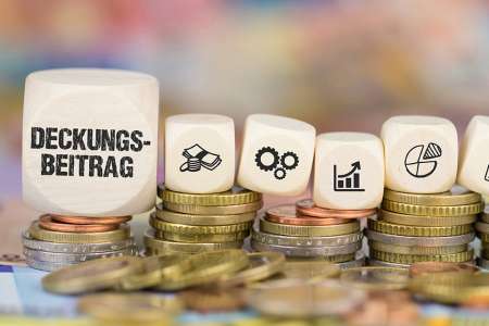 © magele-picture - stock.adobe.com Foto: Würfel mit der Aufschrift Deckungsbeitrag