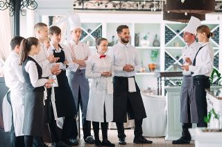© davit85 - stock.adobe.com Foto: Beschäftige in der Gastronomie